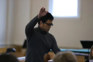 Yoshiaki Onishi (conducting) — photo © 2023 by Allison Davis