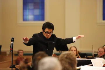 Yoshiaki Onishi (conducting) — photo © 2023 by Allison Davis