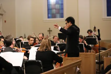 Yoshiaki Onishi (conducting) — photo © 2023 by Allison Davis